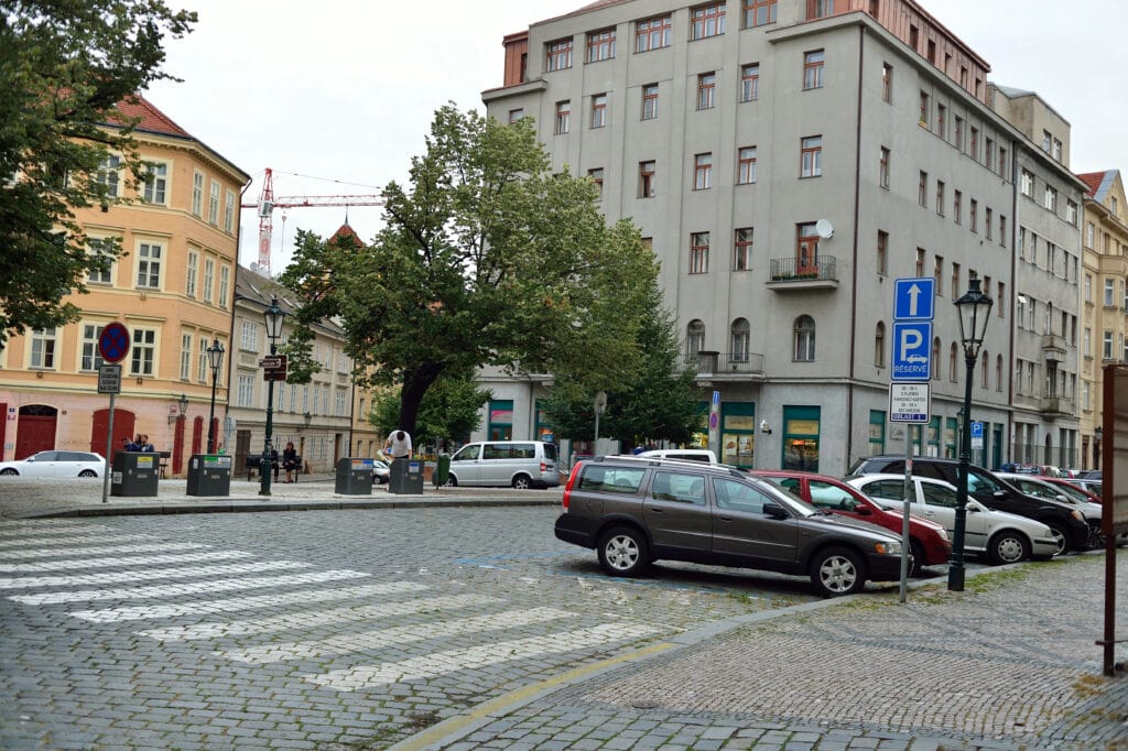 Parkovací zóny: Jak se v nich vyznat, kdo smí stát kde?