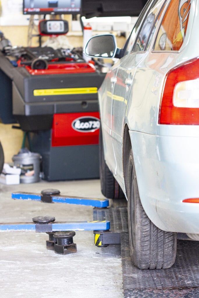 servis automobilu