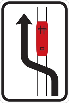 Dopravní značka Objíždění tramvaje (jízda podél tramvaje vlevo)