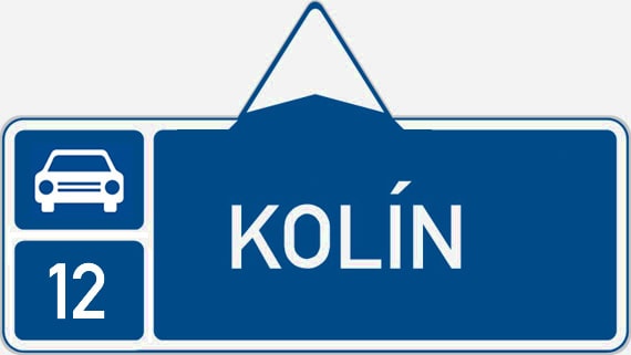 Dopravní značka Směrová tabule před nájezdem na silnici pro motorová vozidla přímo