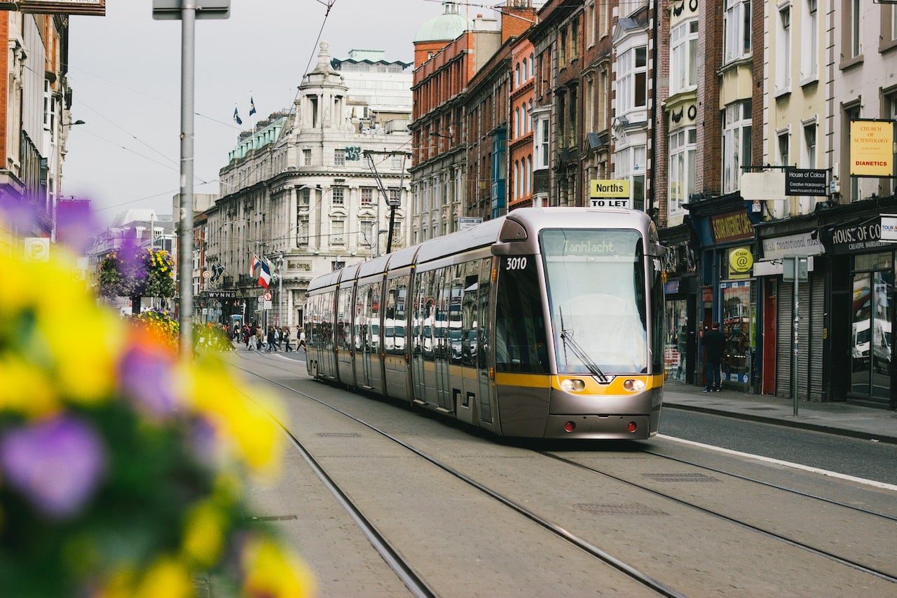 předjíždění tramvaje