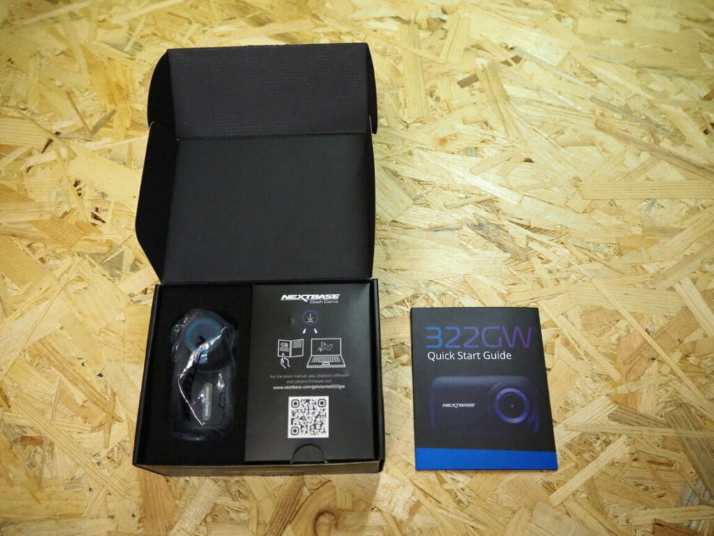 Nextbase 322GW Obsah balení