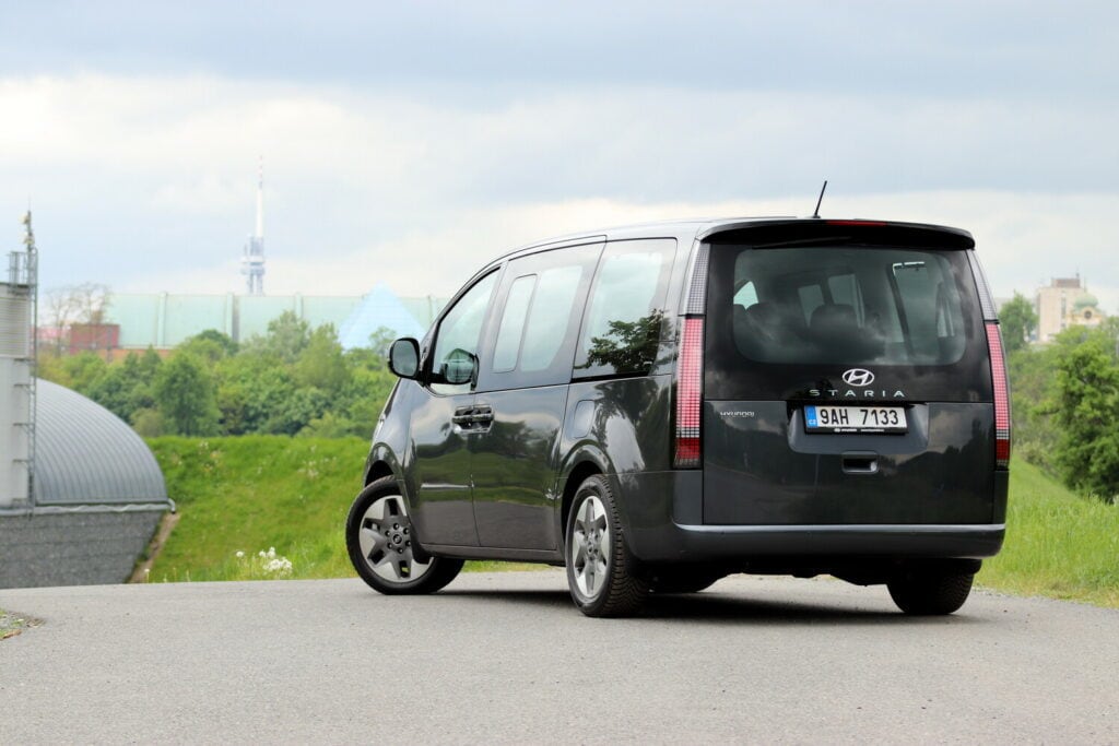 Test Hyundai Staria