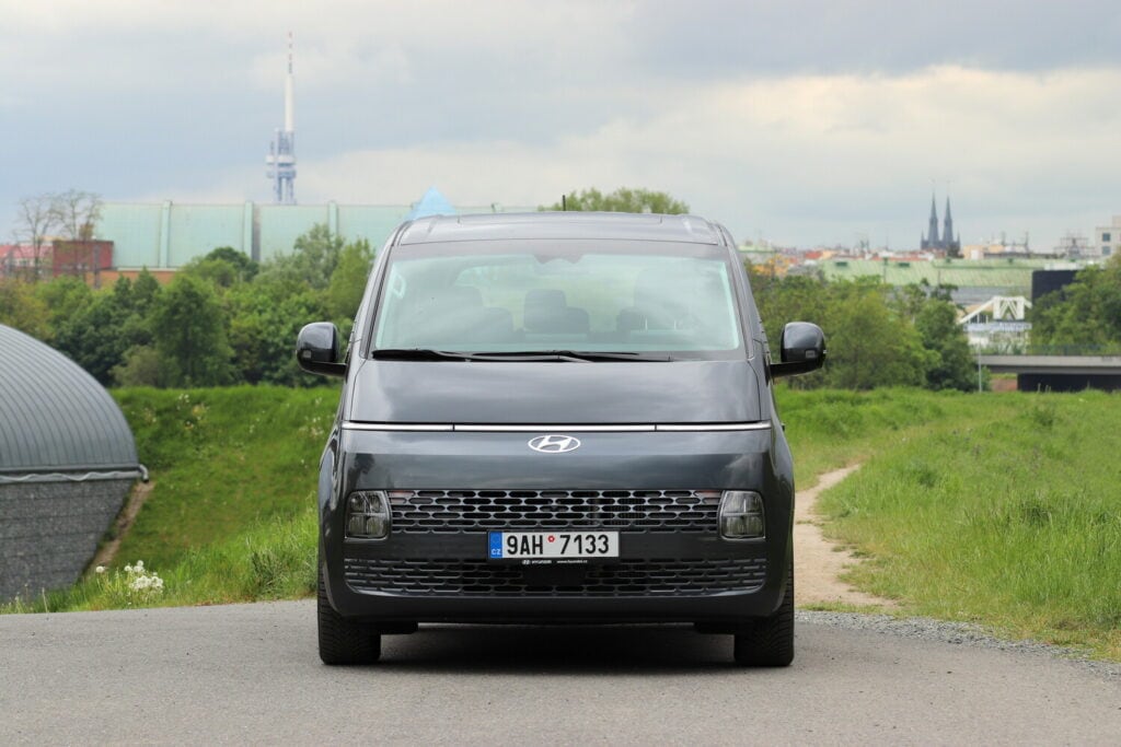 Test Hyundai Staria