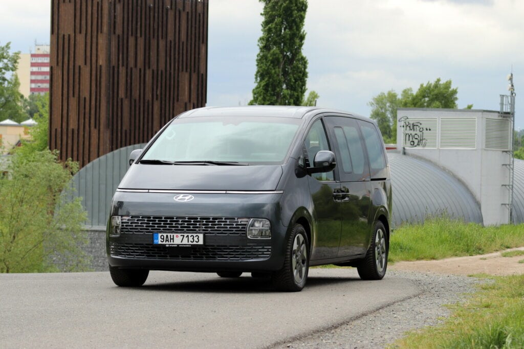 Test Hyundai Staria