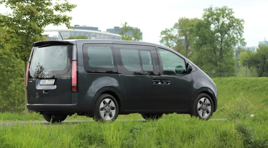 Test Hyundai Staria