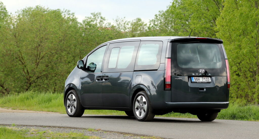 Test Hyundai Staria