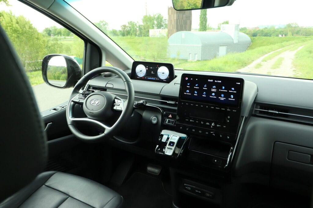 Test Hyundai Staria
