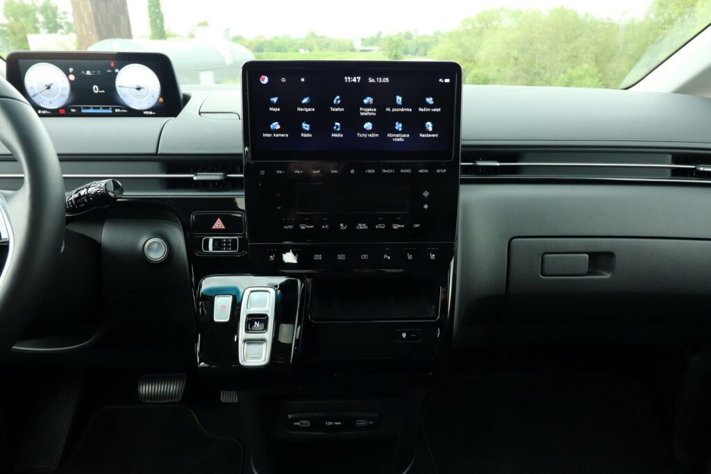 Test Hyundai Staria