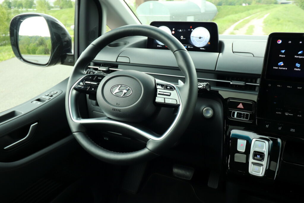 Test Hyundai Staria