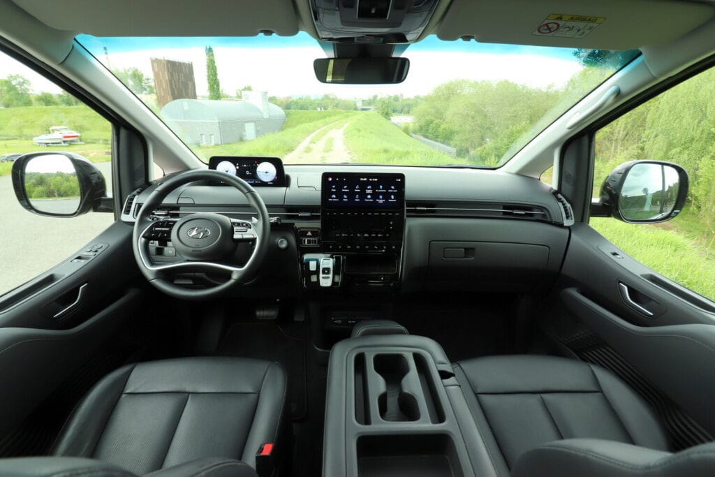 Test Hyundai Staria