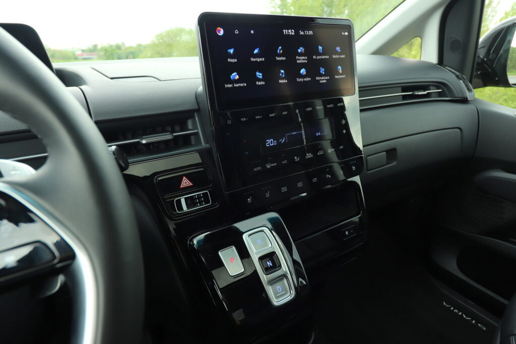 Test Hyundai Staria