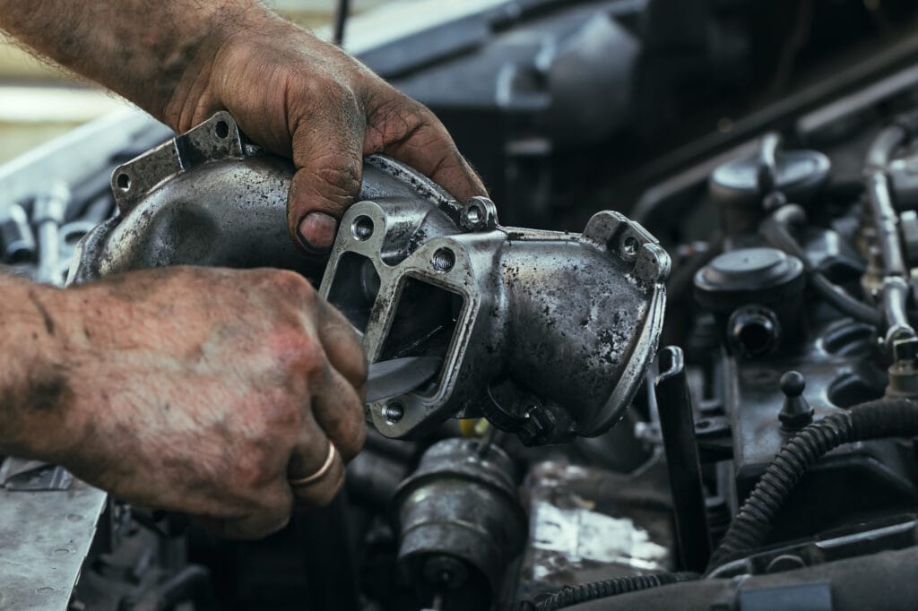 Dekarbonizace motoru mechanická