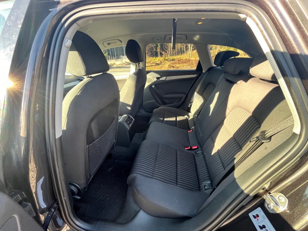 audi a4 b8 zadní sedadla