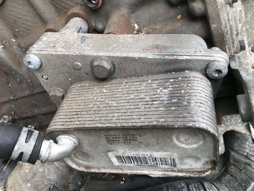 Chladič oleje motoru