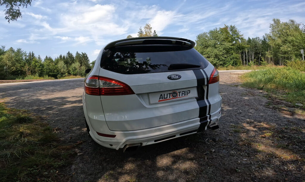Ford Mondeo 2.5t boční pohled