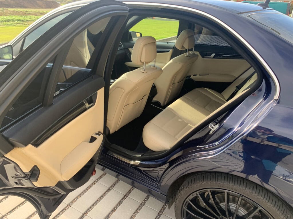 Mercedes-Benz w204 c350 interiér