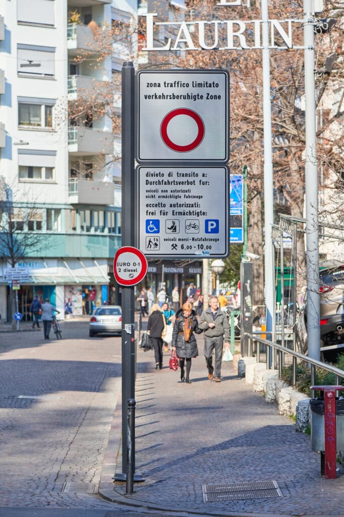 Dopravní značka „ZTL“ (Zona a Traffico Limitato)