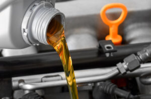Co byste měli vědět o motorovém oleji, než sednete za volant?
