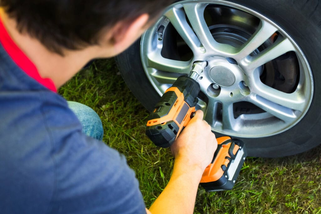 Rázový utahovák výhody