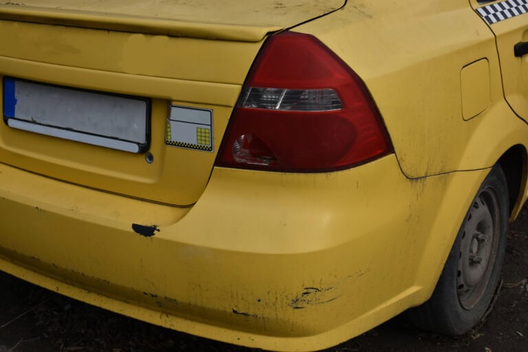 Auto v&nbsp;depozitu? Od března 2026 mohou úřady začít ničit značky. Jste na seznamu?