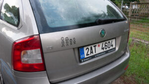 Změny na STK v&nbsp;roce 2026: Stačí jeden špatně spočítaný den – a&nbsp;můžete přijít o&nbsp;tisíce. Nálepce už nevěřte!