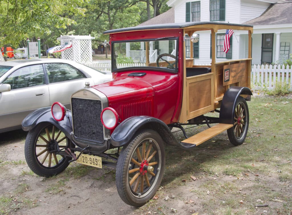 Ford model T červená barva