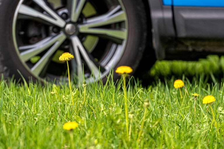 9 věcí, které byste měli po zimě zkontrolovat na autě. Mnoho řidičů na ně zapomíná