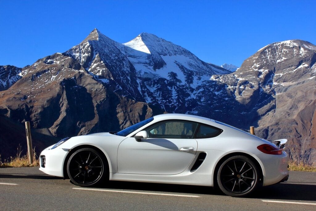 MS v&nbsp;hokeji 2026 ve Švýcarsku: Jak se tam dostat autem, co vás bude stát a&nbsp;na co si dát pozor