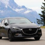 Mazda 3 na horské silnici – spolehlivé auto v přírodě