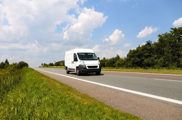 Tachografy povinně v&nbsp;dodávkách od 07/2026: Co to znamená pro řidiče a&nbsp;firmy