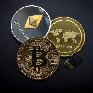2022 : Attaques contre les crypto-monnaies, les systèmes financiers, les voleurs d'informations