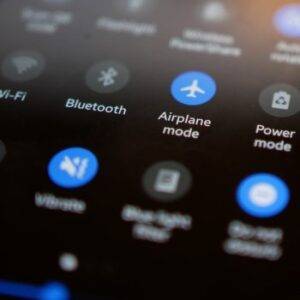 iOS 16: Simulierter Flugmodus als versteckter Hack - Foto von Sten Ritterfeld auf Unsplash
