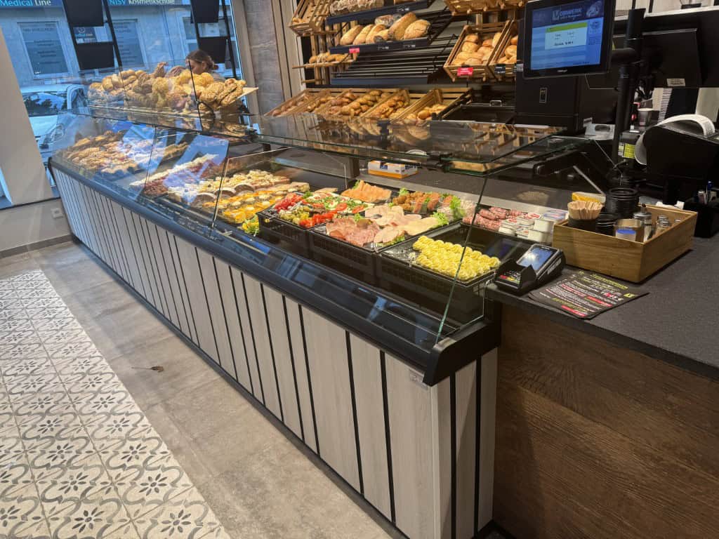 vielfältige Auswahl an Frühstücksangeboten.