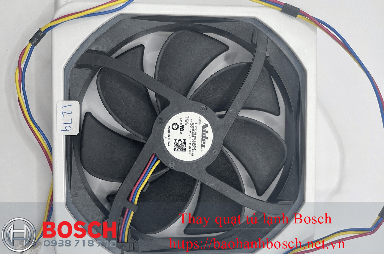 Lồng quạt tủ lạnh Bosch mới, phụ kiện thay thế chính hãng cho hệ thống làm mát tủ lạnh. Thiết kế chất lượng, phù hợp với các dòng tủ lạnh Bosch, giúp duy trì nhiệt độ ổn định, nâng cao hiệu quả làm lạnh.