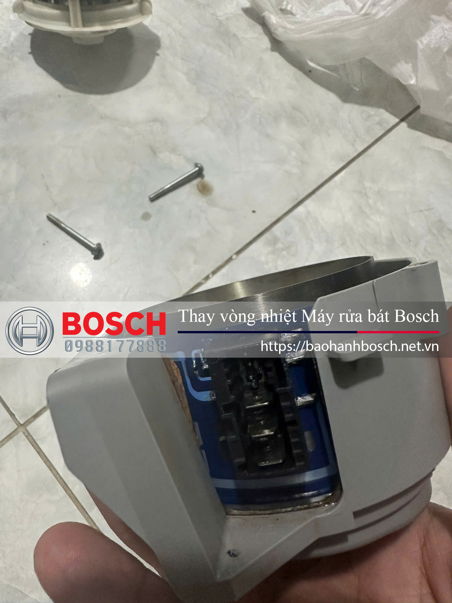 Thay vòng nhiệt máy rửa bát Bosch, linh kiện chính hãng bảo hành, dịch vụ sửa chữa chuyên nghiệp, đảm bảo hoạt động ổn định. Sản phẩm phù hợp cho các dòng máy Bosch, mang lại hiệu quả tối ưu.