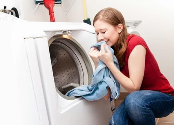 Cách khử mùi hôi máy giặt