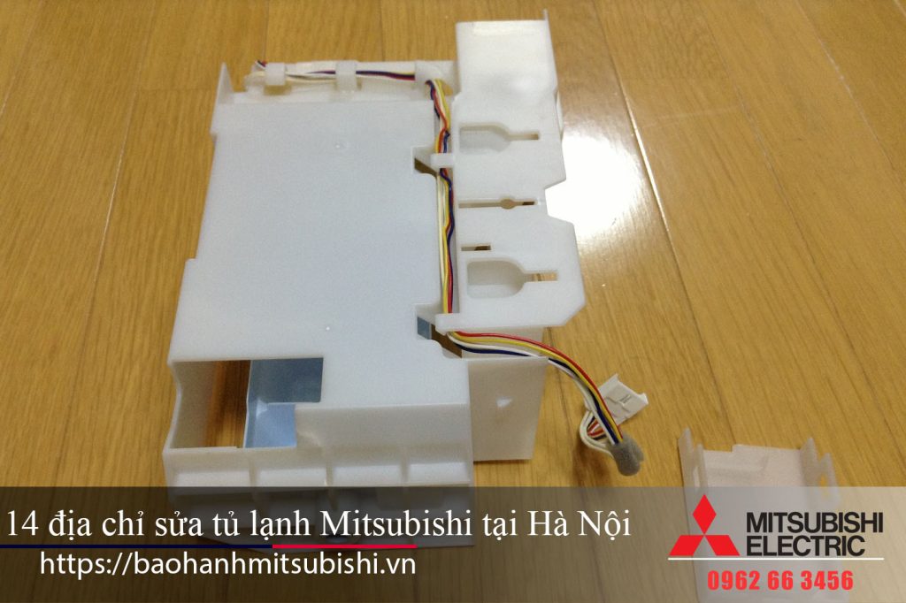 High-quality Mitsubishi refrigerator control board with wiring harness, suitable for replacement and repairs. Perfect for Mitsubishi refrigerator models, ensuring optimal cooling performance.