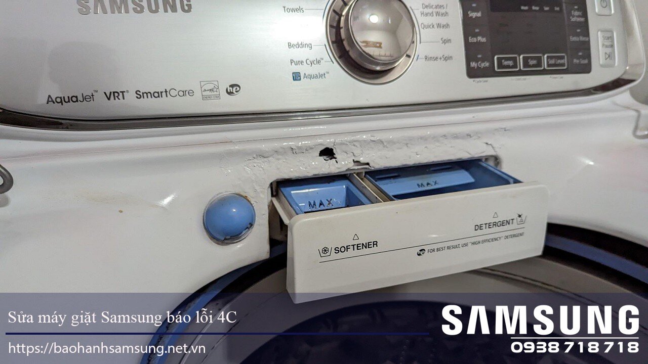 Washing machine displaying error code 4C with damage to the control panel, requiring Samsung repair service in Vietnam.