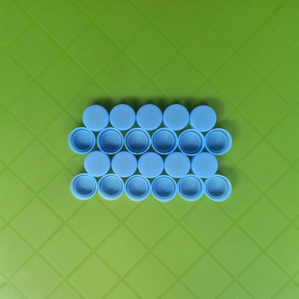 Tutup botol plastik bekas Le Minerale untuk ukuran 600ml dan 1500ml, kondisi layak pakai, cocok untuk kerajinan.