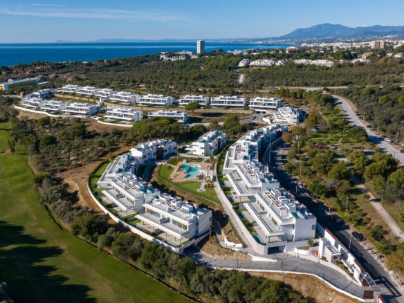 Luxury frontline golf residences in Santa Clara, Marbella. Modern apartments with stunning views, cl.