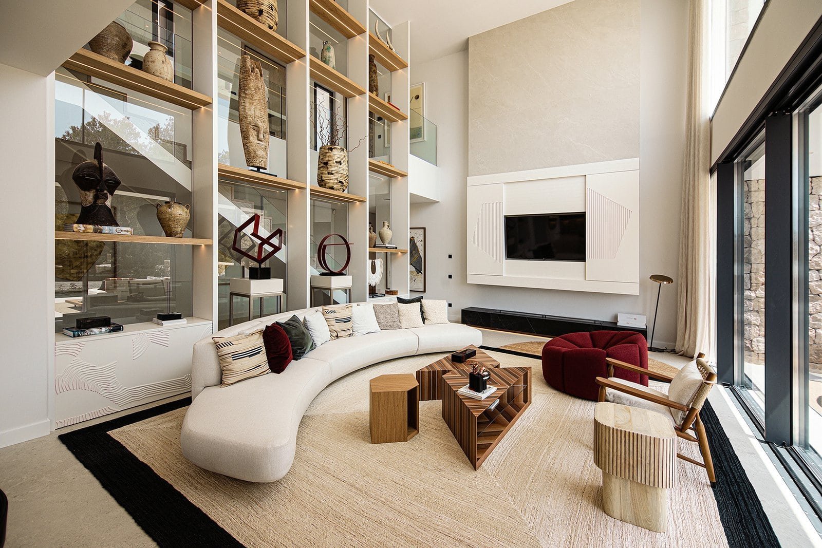 Luxurious living room with contemporary furniture and expansive glass doors in Corallisa Ibiza.