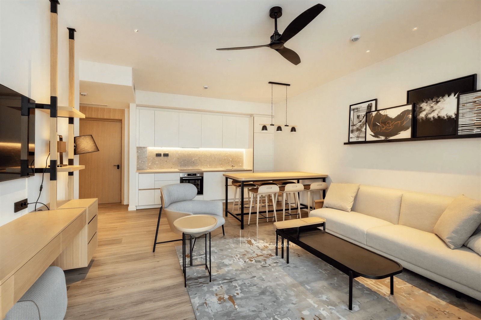 شقة فسيحة مؤثثة من غرفتي نوم في مجمع «بوكا بليس» بمدينة بورتو مونتينيغرو، تتميز بتصميم عصري.