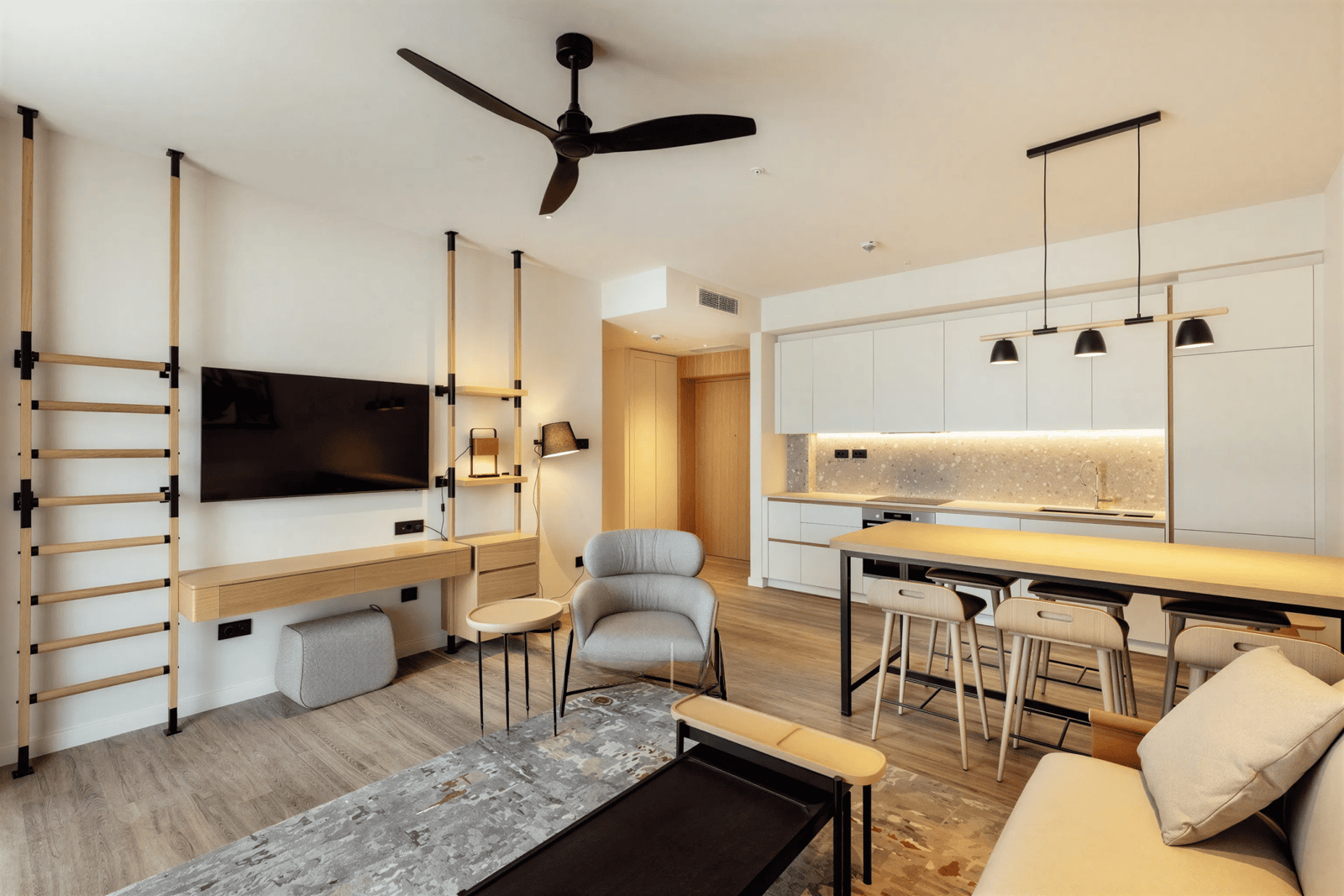 شقة أنيقة مؤثثة من غرفتي نوم في مجمع «ألبّا» التابع لـ«بورتو مونتينيغرو» في «بوكا بليس»، تتميز بتصميم عصري.