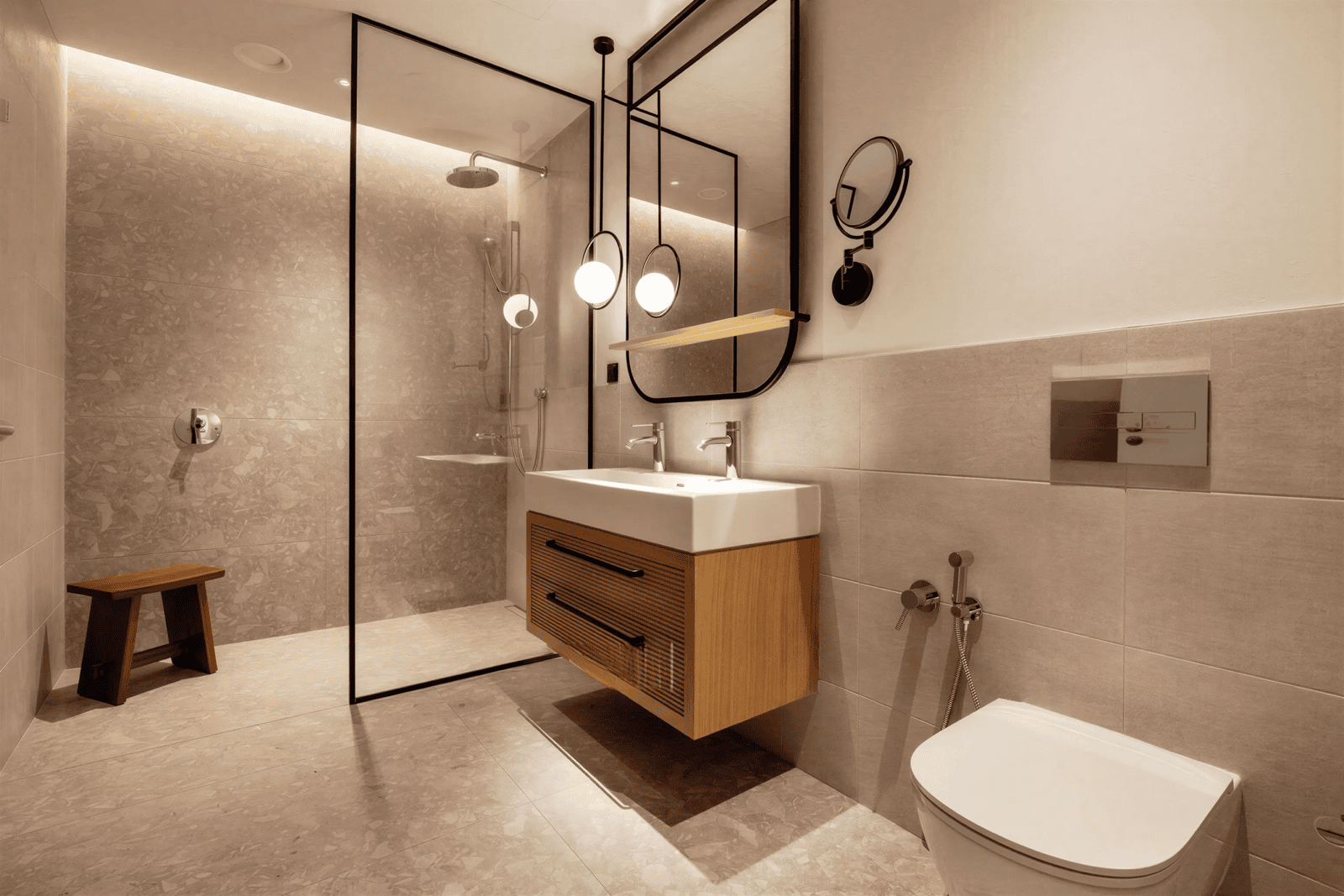 حمام فاخر في شقة مؤثثة من غرفتي نوم في مجمع «ألبا – بوكا بليس»، بورتو مونتينيغرو، تتميز بـ...