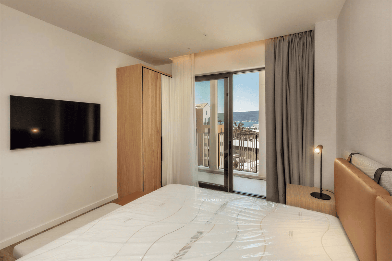 شقة مؤثثة من غرفتي نوم مع شرفة وإطلالة على البحر في بورتو مونتينيغرو، بوكا بليس.