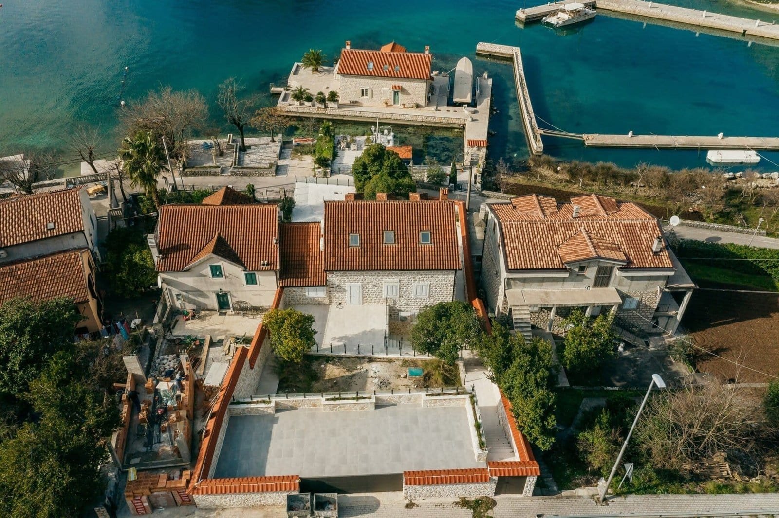 Beautiful aerial view of traditional Croatian houses by the waterfront.