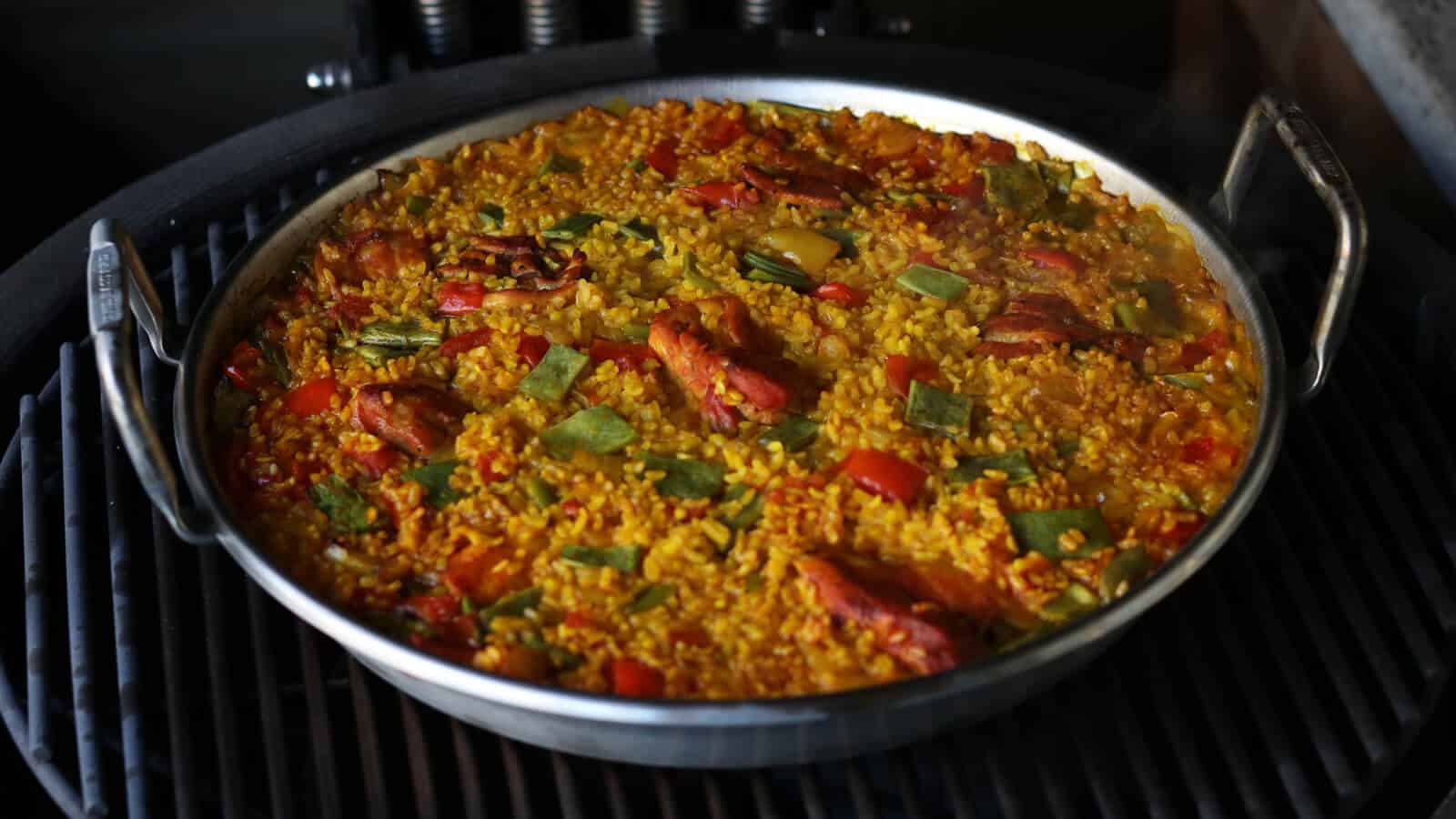 Paella van de BBQ