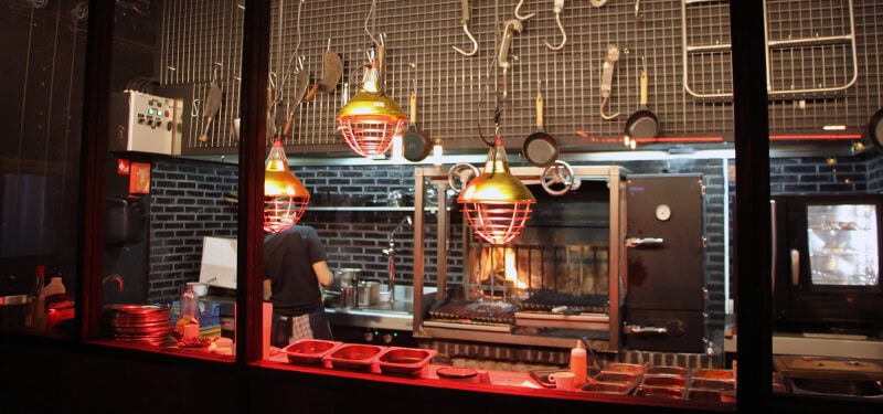 Heerlijke BBQ gerechten eten bij Black Smoke in Antwerpen.