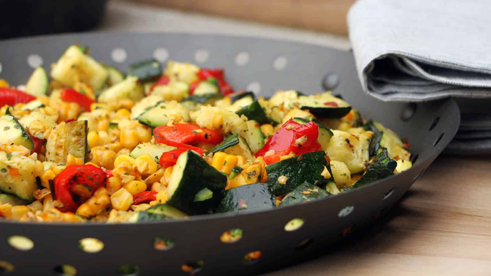 Op zoek naar lekkere groenten van de BBQ? Ga voor deze Gegrilde Mexicaanse Groenten!